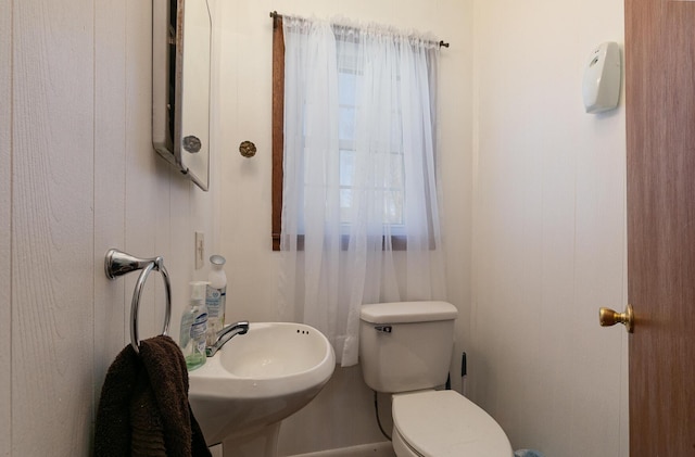 bathroom featuring toilet and a sink