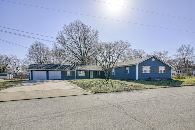 view of front of house with driveway and a front yard