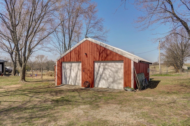 view of outdoor structure featuring an outbuilding