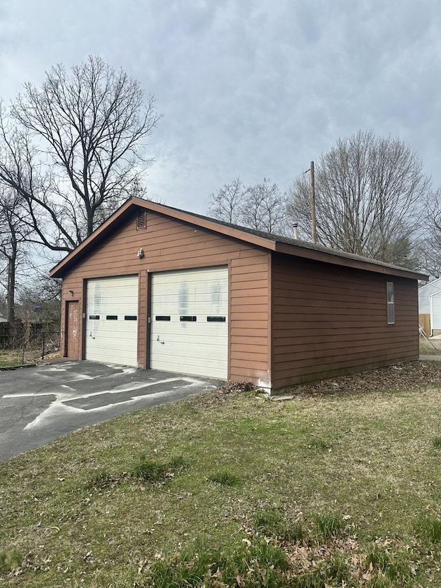 view of detached garage