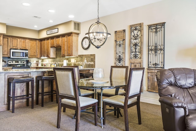 dining area featuring an inviting chandelier, recessed lighting, visible vents, and baseboards