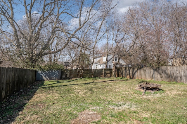 view of yard featuring a fenced backyard