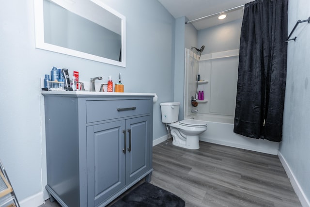 full bath featuring baseboards, toilet, wood finished floors, shower / bath combination with curtain, and vanity