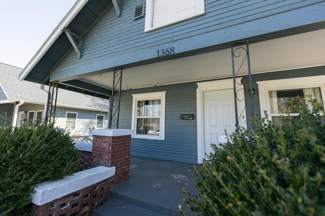 entrance to property featuring a porch