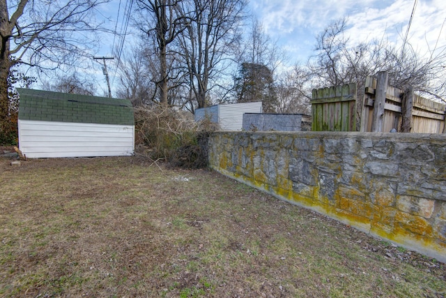 view of yard featuring an outbuilding and a shed