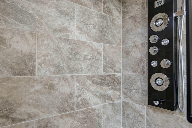 room details featuring tiled shower