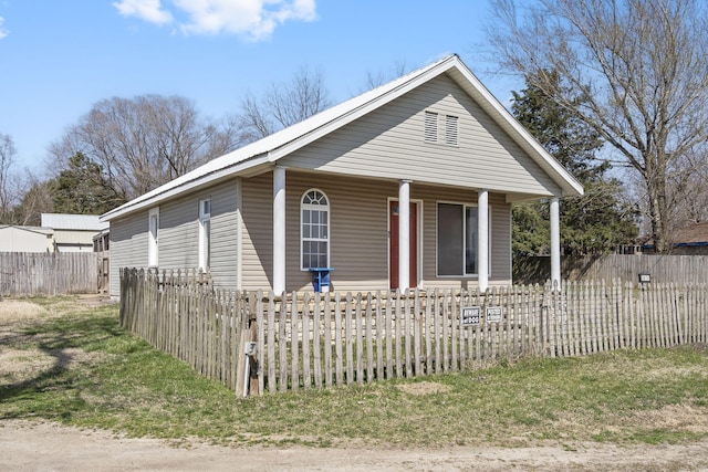 view of front of house with a fenced front yard