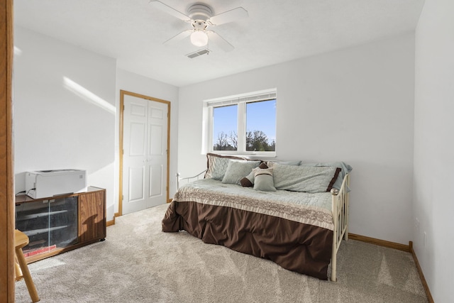 bedroom featuring visible vents, ceiling fan, baseboards, carpet floors, and a closet