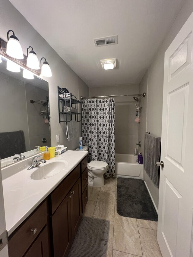 610 N Center St, Willow Springs, MO 65793 - full bath featuring visible vents, toilet, shower / bath combo, and vanity