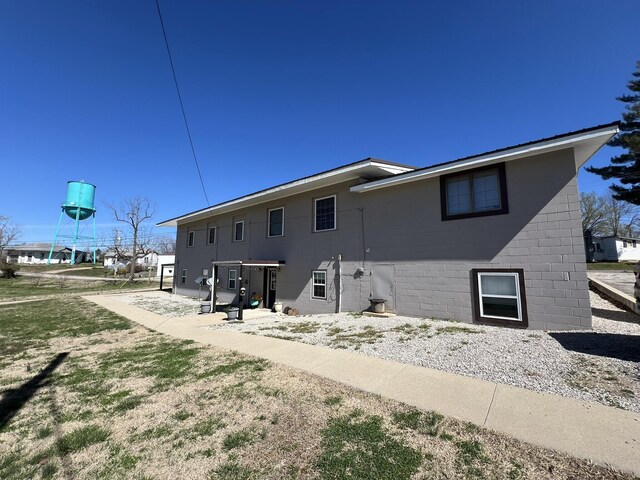 610 N Center St, Willow Springs, MO 65793 - view of rear view of house