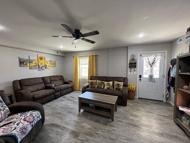 610 N Center St, Willow Springs, MO 65793 - living area featuring recessed lighting, visible vents, wood finished floors, and ceiling fan