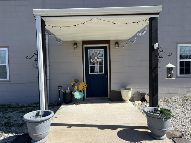 610 N Center St, Willow Springs, MO 65793 - view of exterior entry featuring concrete block siding