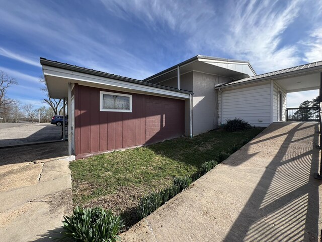 610 N Center St, Willow Springs, MO 65793 - view of property exterior with metal roof