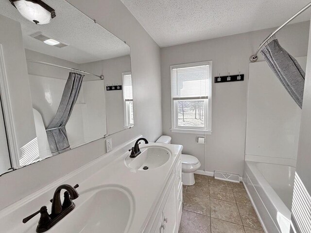 3100 E 354th Rd, El Dorado Springs, MO 64744 - full bath with a textured ceiling, toilet, shower / bath combo with shower curtain, double vanity, and baseboards
