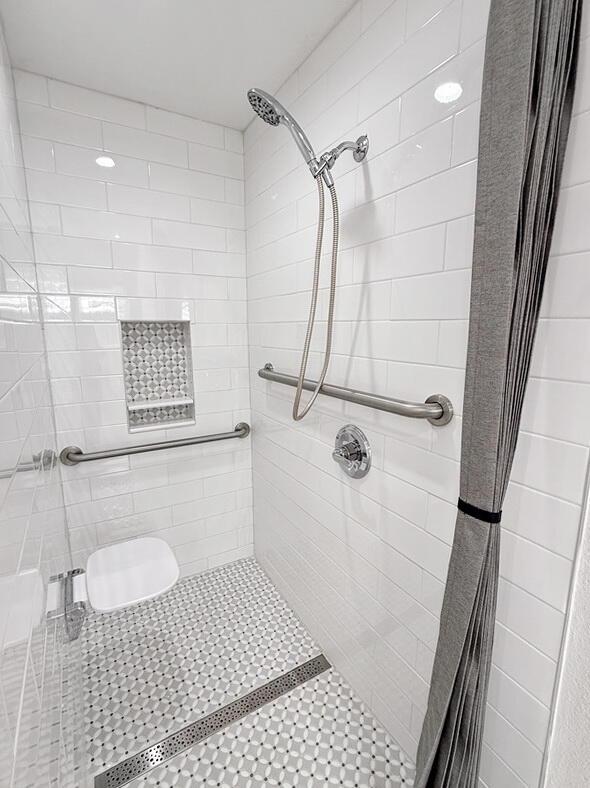 3100 E 354th Rd, El Dorado Springs, MO 64744 - bathroom featuring a tile shower and tile patterned floors