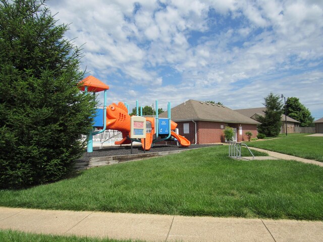 640 S Shuyler St, Republic, MO 65738 - view of green lawn