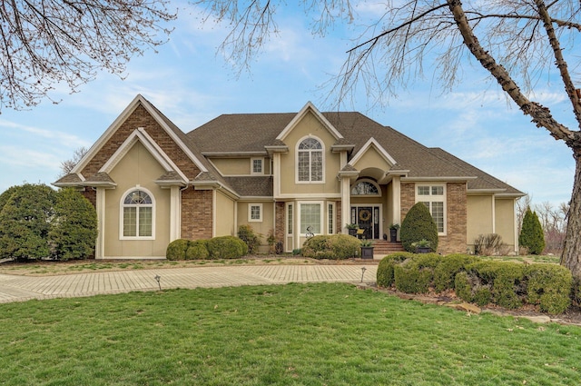 304 Reavley Dr, Lamar, MO 64759 - traditional home with stucco siding, a front yard, and a shingled roof