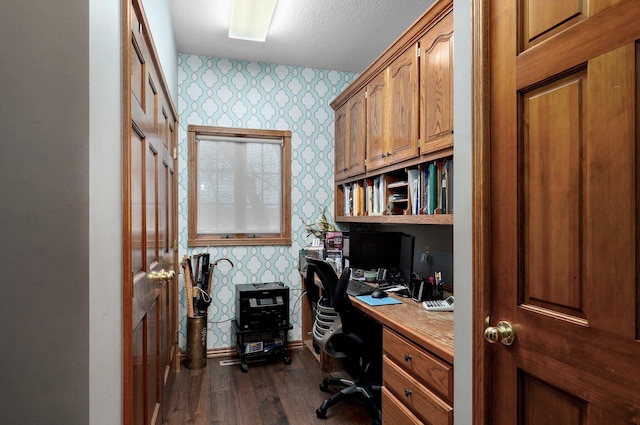 304 Reavley Dr, Lamar, MO 64759 - office space with dark wood-style floors, baseboards, wallpapered walls, built in desk, and a textured ceiling