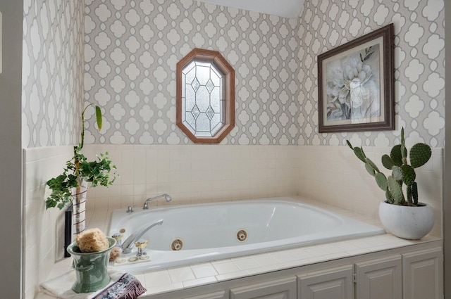 304 Reavley Dr, Lamar, MO 64759 - full bathroom featuring a whirlpool tub and wallpapered walls