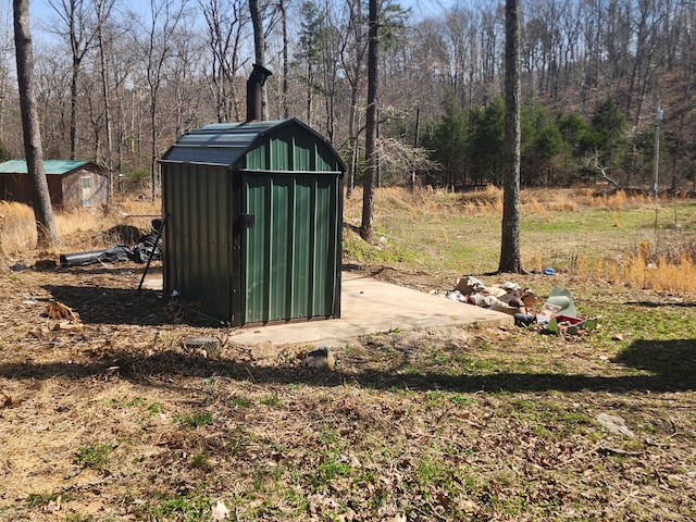 496 Timberline Rd, Willow Springs, MO 65793 - view of yard featuring a forest view, a storage shed, and an outdoor structure