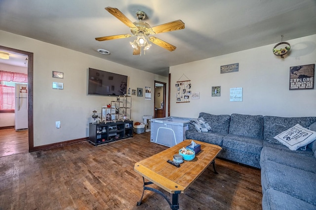 living room featuring visible vents, baseboards, a ceiling fan, and wood finished floors