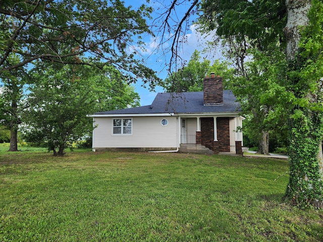 1622 W Fairview Ave, Carthage, MO 64836 - view of front of home with a front lawn and a chimney