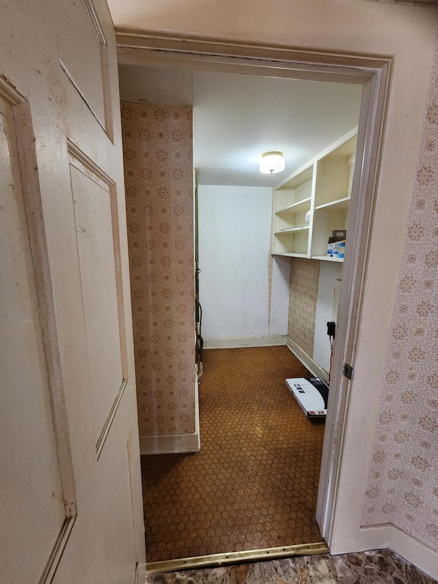 1622 W Fairview Ave, Carthage, MO 64836 - hall with wallpapered walls and baseboards