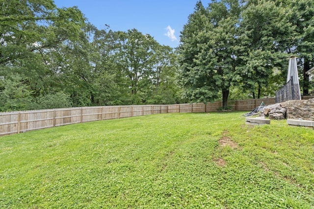 view of yard featuring a fenced backyard