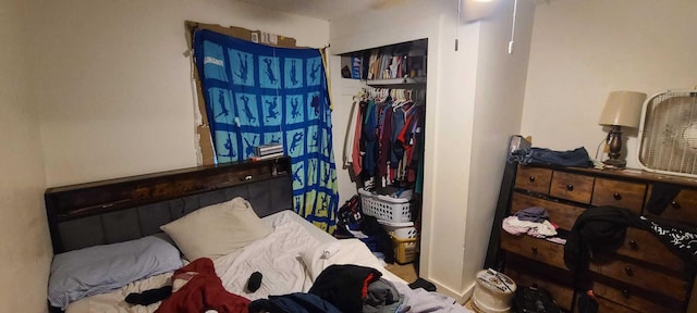 bedroom featuring a closet