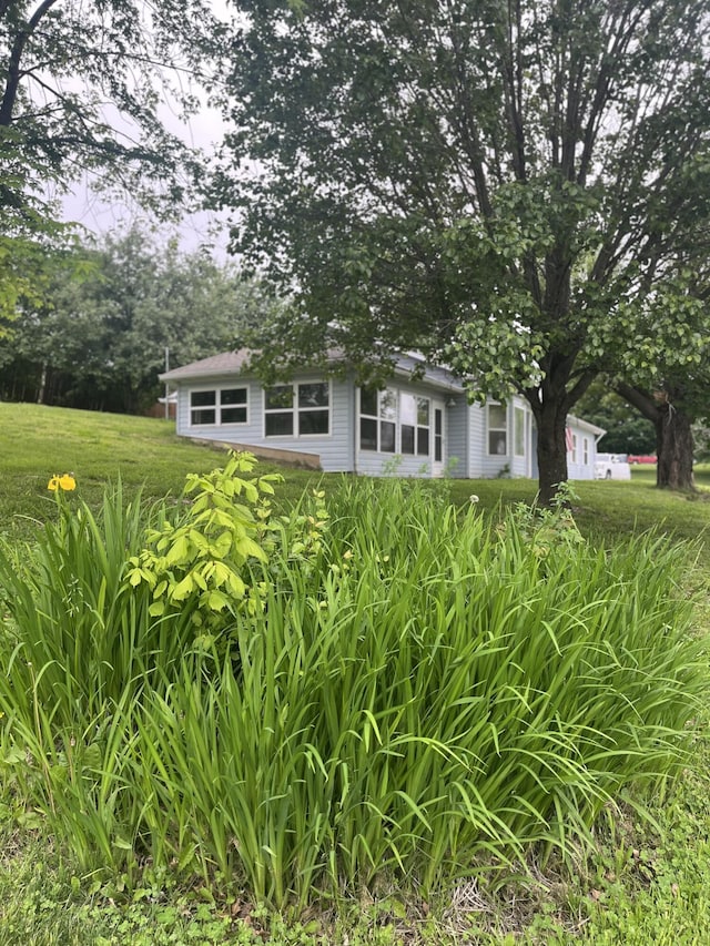 208 N Julie Ave, Mansfield, MO 65704 - view of front of property with a front lawn