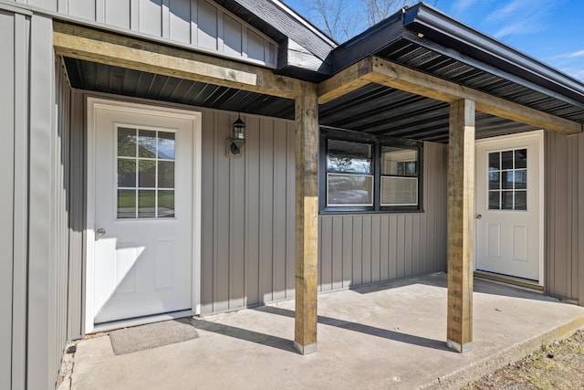 200 N Madison Ave, Mansfield, MO 65704 - entrance to property featuring board and batten siding