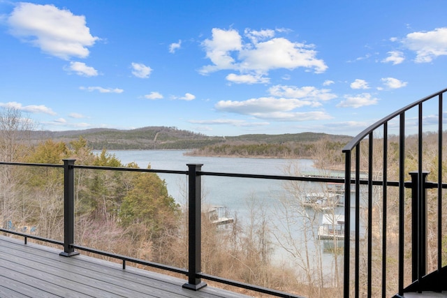 water view featuring a mountain view