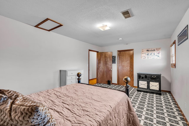 2505 Courtney Pl, West Plains, MO 65775 - bedroom featuring baseboards and a textured ceiling