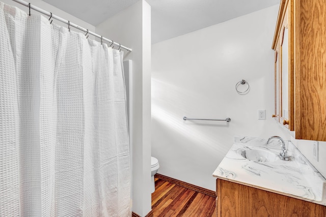 2505 Courtney Pl, West Plains, MO 65775 - full bath featuring toilet, wood finished floors, vanity, and a shower with shower curtain