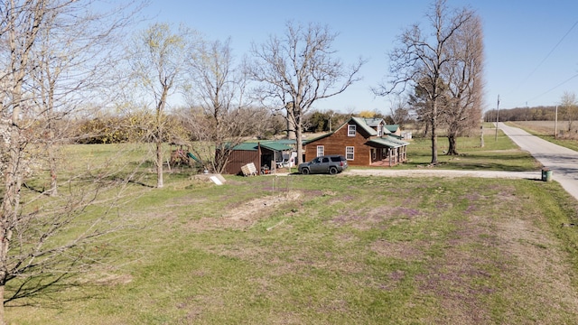 view of yard featuring driveway and a rural view