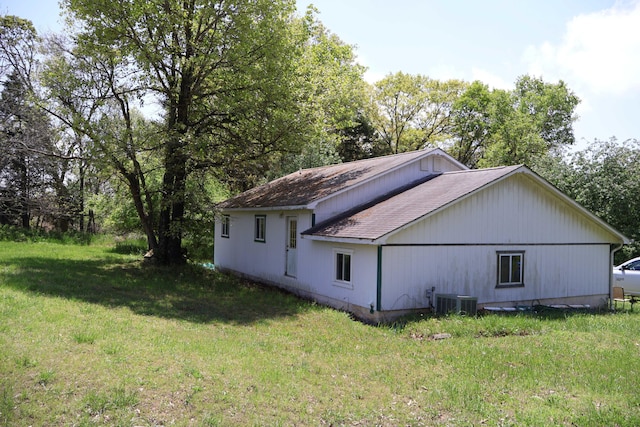 3987 County Road 2350, Pomona, MO 65789 - view of side of property with a shingled roof and a yard