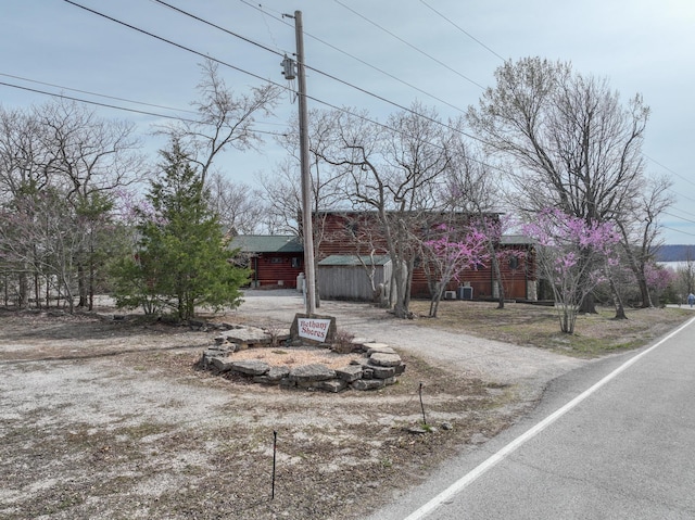 view of front of home featuring driveway