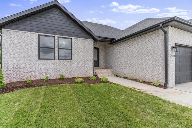 2117 N Silver Charm Ave, Springfield, MO 65802 - view of front facade with a garage and a front lawn