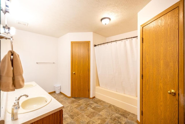 919 S Central Ave, Marionville, MO 65705 - full bathroom with visible vents, a textured ceiling, a sink, and curtained shower
