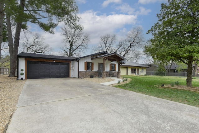1428 Acacia Club Rd, Hollister, MO 65672 - view of front facade featuring a front lawn, fence, a garage, and concrete driveway