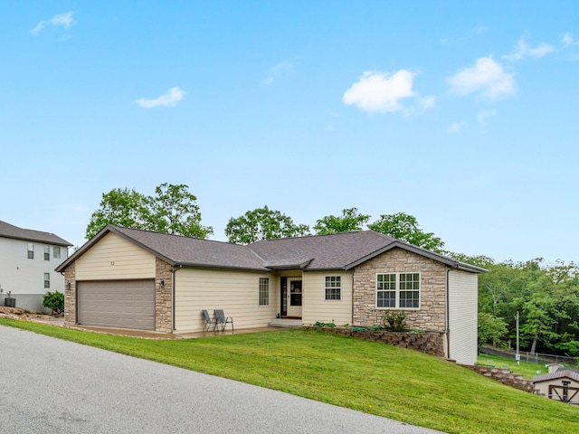 32 Homewood Ln, Kimberling City, MO 65686 - ranch-style home featuring an attached garage, a front lawn, and stone siding