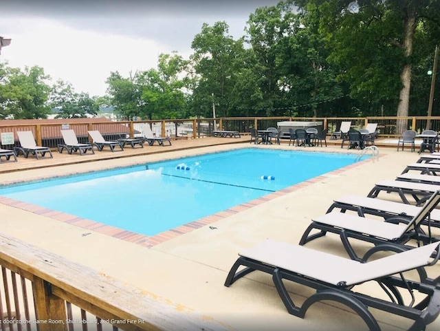 164 Dogwood Park Trl Bldg 1204, Branson, MO 65616 - community pool with fence and a patio area