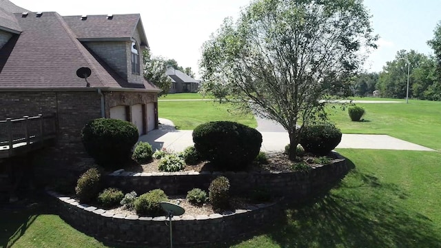1321 E River Oak Dr, Springfield, MO 65803 - view of yard featuring a garage
