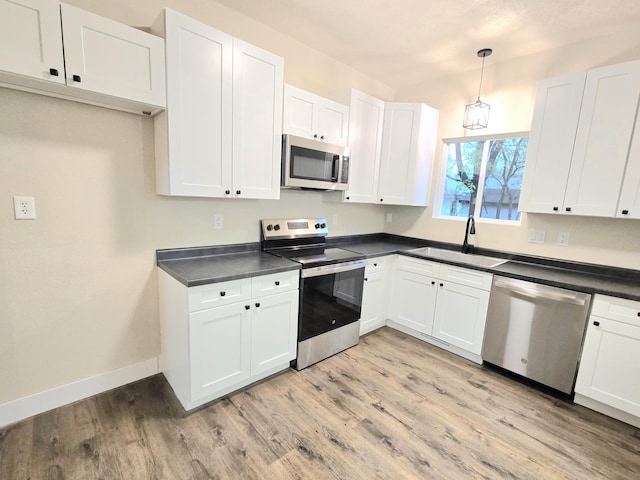 1511 W Lee St, Springfield, MO 65803 - kitchen featuring stainless steel appliances, a sink, and dark countertops