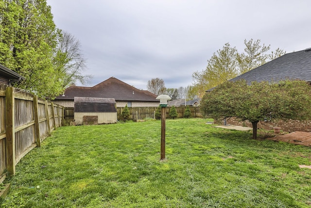 3740 W Glenwood Ct, Springfield, MO 65807 - view of yard featuring an outbuilding, a fenced backyard, and a shed