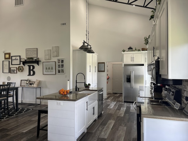 3826 S 77th Rd, Dunnegan, MO 65640 - kitchen featuring stainless steel appliances, dark wood-type flooring, visible vents, and dark countertops