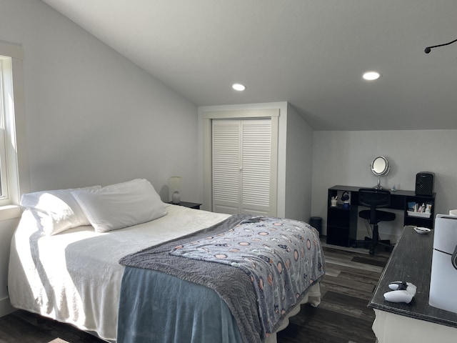 3826 S 77th Rd, Dunnegan, MO 65640 - bedroom featuring dark wood-type flooring, a closet, recessed lighting, and vaulted ceiling