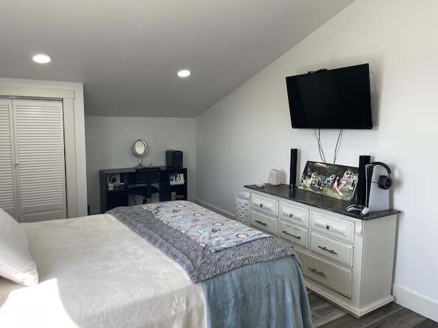 3826 S 77th Rd, Dunnegan, MO 65640 - bedroom featuring recessed lighting, baseboards, vaulted ceiling, and dark wood finished floors