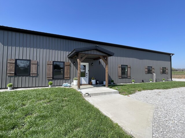 3826 S 77th Rd, Dunnegan, MO 65640 - view of front of house with a front lawn