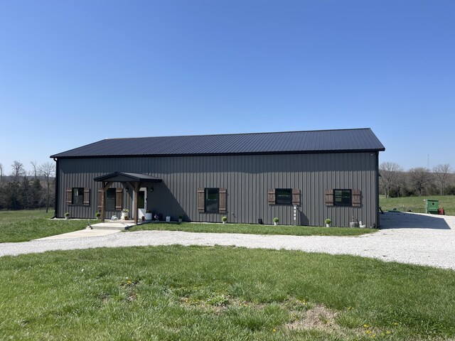 3826 S 77th Rd, Dunnegan, MO 65640 - view of front of house with an outbuilding, metal roof, a front yard, and an outdoor structure
